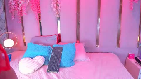 emmawilliams_2 online show from 02/03/26, 06:40