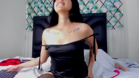 Snapshot of emmawillliams chatting on 04/26/26, 01:31 Emma online show from 04/26/26, 01:31