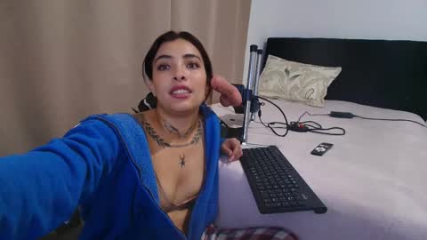 emmi_11 online show from 01/16/26, 01:09