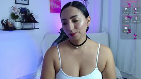 Snapshot of emmi_cam chatting on 05/29/26, 01:09 Emmi Cam online show from 05/29/26, 01:09