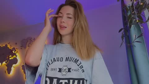 Snapshot of emmi_rosee chatting on 03/05/25, 09:16 Miss Emmi online show from 03/05/25, 09:16