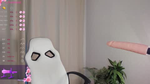 Snapshot of emmicanfly chatting on 01/19/25, 05:48 Emmi online show from 01/19/25, 05:48