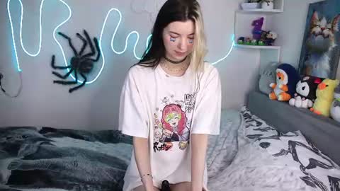 emmie_everly online show from 06/19/26, 01:48