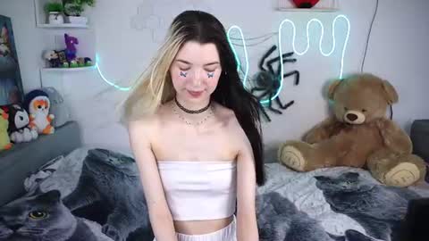 emmie_everly online show from 07/18/26, 12:42