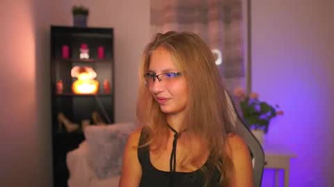 Snapshot of emmie_murray chatting on 10/10/25, 06:18 Emmie online show from 10/10/25, 06:18