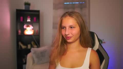 Snapshot of emmie_murray chatting on 10/17/25, 01:03 Emmie online show from 10/17/25, 01:03