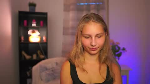 Snapshot of emmie_murray chatting on 10/18/25, 02:29 Emmie online show from 10/18/25, 02:29