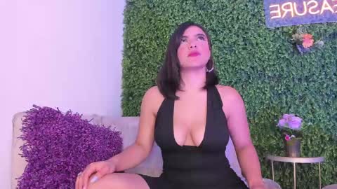 Snapshot of emmiily_z chatting on 03/03/25, 03:30 Emmiily online show from 03/03/25, 03:30