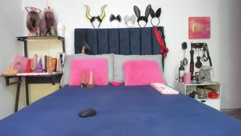          online show from 12/04/25, 01:20