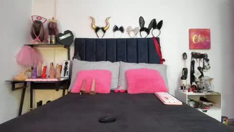 Snapshot of emmily_giraldo chatting on 04/24/26, 12:40 online show from 04/24/26, 12:40