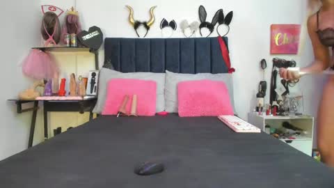 Snapshot of emmily_giraldo chatting on 04/27/26, 12:36 online show from 04/27/26, 12:36