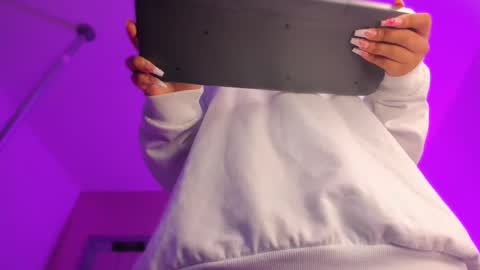    online show from 09/19/25, 11:22