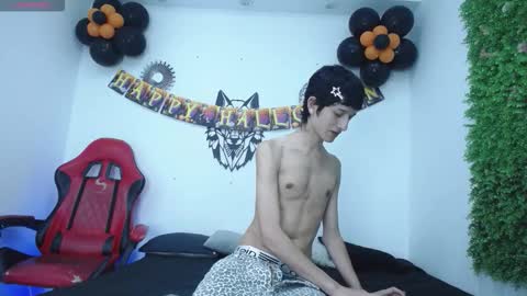 Snapshot of emmo_boy chatting on 10/12/25, 12:26 SERGIO online show from 10/12/25, 12:26