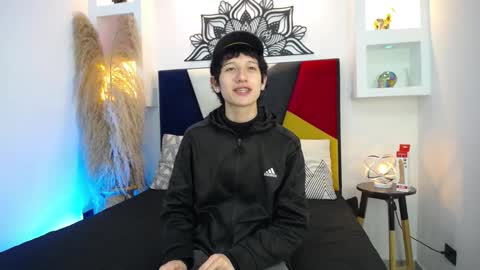 Snapshot of emmo_boy chatting on 10/22/25, 12:49 SERGIO online show from 10/22/25, 12:49