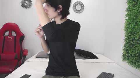 Snapshot of emmo_boy chatting on 11/04/25, 12:48 SERGIO online show from 11/04/25, 12:48