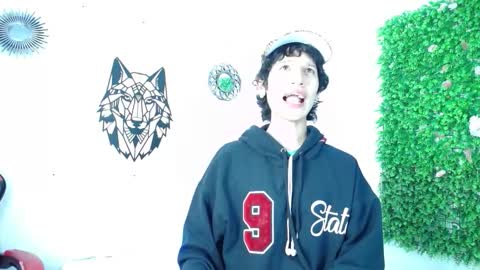 Snapshot of emmo_boy chatting on 12/01/25, 12:32 SERGIO online show from 12/01/25, 12:32