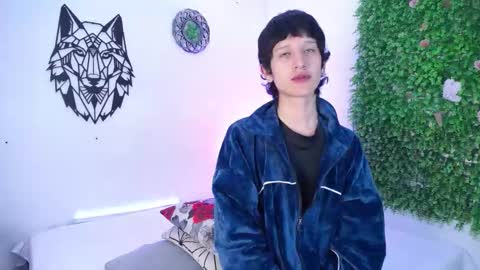 Snapshot of emmo_boy chatting on 12/02/25, 12:32 SERGIO online show from 12/02/25, 12:32