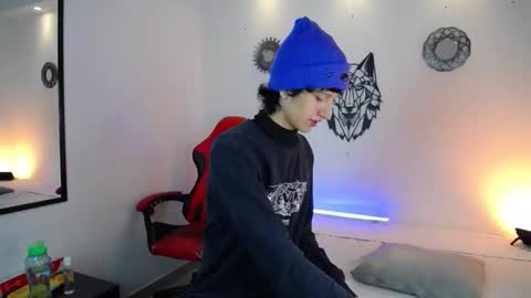 Snapshot of emmo_boy chatting on 12/17/25, 12:33 SERGIO online show from 12/17/25, 12:33