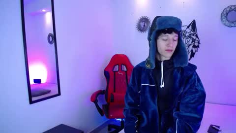 Snapshot of emmo_boy chatting on 12/21/25, 12:34 SERGIO online show from 12/21/25, 12:34