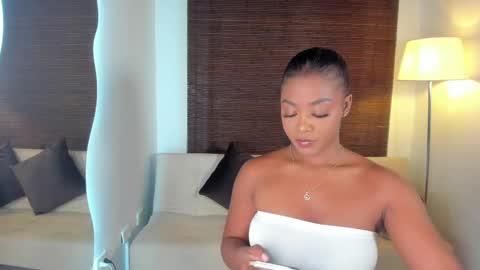 Snapshot of emmy_jacksson chatting on 02/19/25, 11:25 emmy_jacksson online show from 02/19/25, 11:25