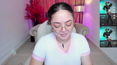 Snapshot of emmy_walker1 chatting on 02/05/25, 01:54 Emmy Walker online show from 02/05/25, 01:54