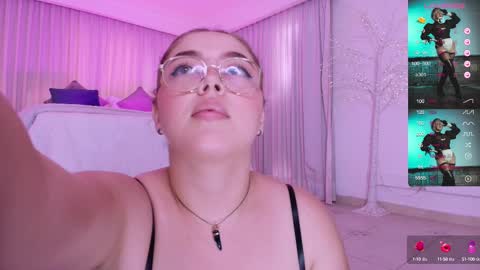 Snapshot of emmy_walker1 chatting on 02/22/25, 01:57 Emmy Walker online show from 02/22/25, 01:57