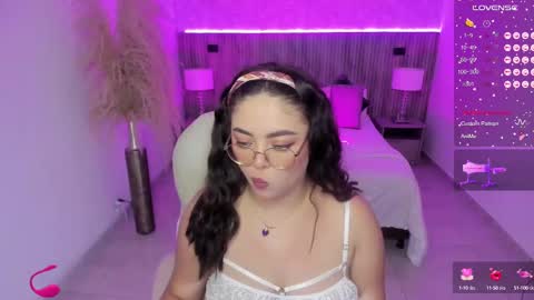 Snapshot of emmy_walker1 chatting on 09/09/25, 10:48 Emmy Walker online show from 09/09/25, 10:48