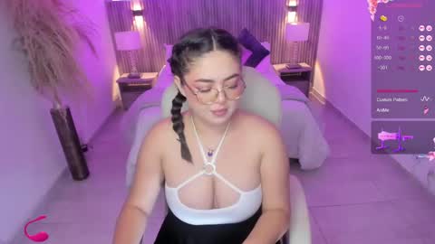 Snapshot of emmy_walker1 chatting on 09/17/25, 11:01 Emmy Walker online show from 09/17/25, 11:01