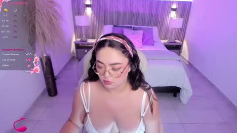 Snapshot of emmy_walker1 chatting on 09/29/25, 11:04 Emmy Walker online show from 09/29/25, 11:04