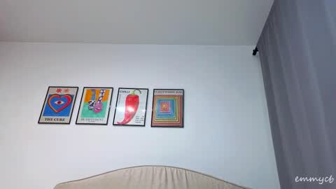 Em online show from 10/04/25, 10:52