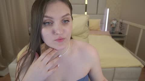 Snapshot of emmycharm chatting on 01/09/25, 09:59 E M M Y online show from 01/09/25, 09:59