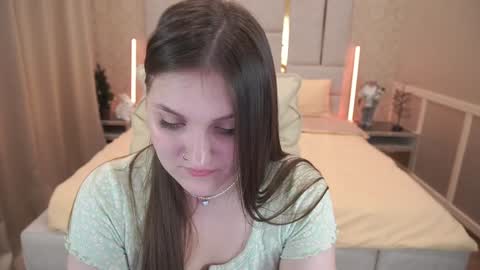 Snapshot of emmycharm chatting on 01/12/25, 07:00 E M M Y online show from 01/12/25, 07:00