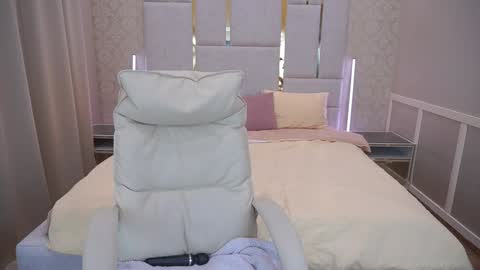 Snapshot of emmycharm chatting on 01/16/25, 12:53 E M M Y online show from 01/16/25, 12:53