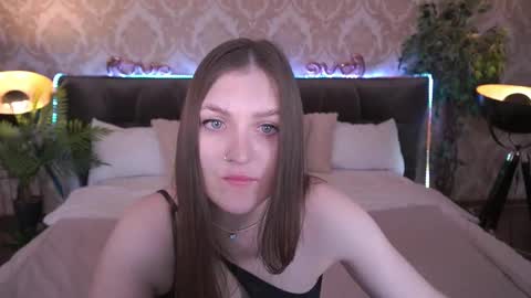 Snapshot of emmycharm chatting on 02/25/25, 06:47 E M M Y online show from 02/25/25, 06:47