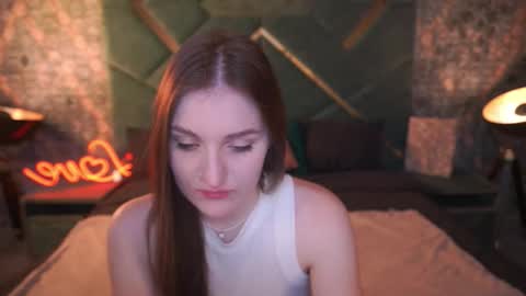 Snapshot of emmycharm chatting on 10/01/25, 05:57 E M M Y online show from 10/01/25, 05:57