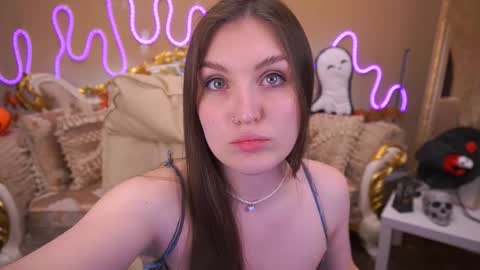 Snapshot of emmycharm chatting on 11/03/25, 06:58 E M M Y online show from 11/03/25, 06:58