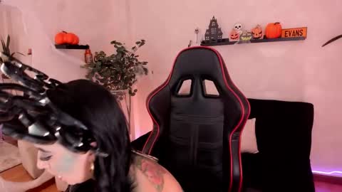 Emmy Evans  online show from 10/25/25, 07:52