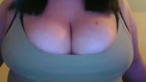 Snapshot of emmyrosex chatting on 05/02/26, 04:56 Daisyleex online show from 05/02/26, 04:56