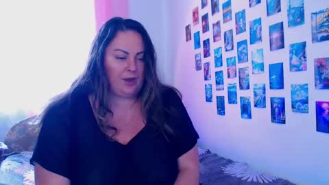Snapshot of emmyxotty chatting on 03/05/25, 12:44 Emmy online show from 03/05/25, 12:44