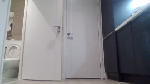 emrys2016833836 online show from 11/17/25, 10:04