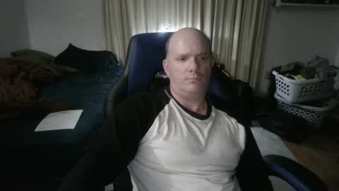 Snapshot of emsguy1 chatting on 10/04/25, 03:59 Matt online show from 10/04/25, 03:59