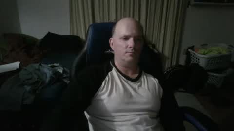 Snapshot of emsguy1 chatting on 10/07/25, 04:20 Matt online show from 10/07/25, 04:20