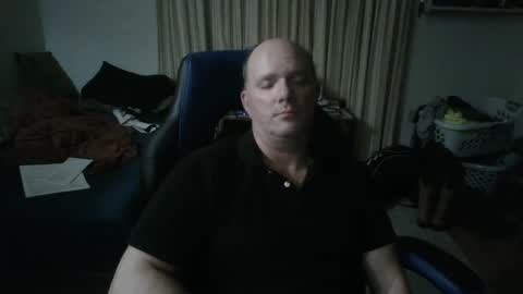 Snapshot of emsguy1 chatting on 10/09/25, 03:37 Matt online show from 10/09/25, 03:37