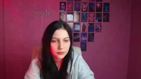 Snapshot of emxma chatting on 11/14/25, 06:28 Emma online show from 11/14/25, 06:28