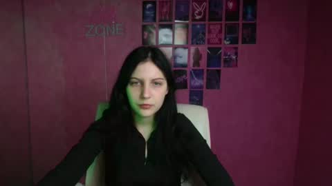 Snapshot of emxma chatting on 11/18/25, 06:45 Emma online show from 11/18/25, 06:45