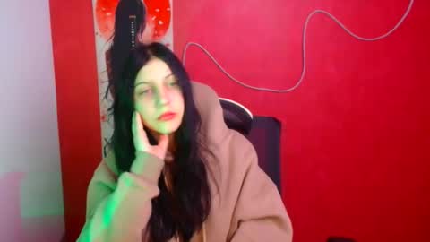 Snapshot of emxma chatting on 11/22/25, 12:37 Emma online show from 11/22/25, 12:37