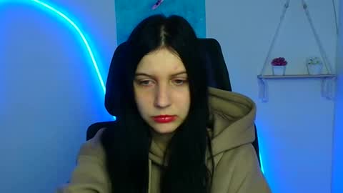 Snapshot of emxma chatting on 11/23/25, 12:38 Emma online show from 11/23/25, 12:38