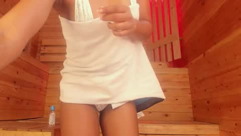 Snapshot of emy_barnert chatting on 10/11/25, 12:58 Mili online show from 10/11/25, 12:58