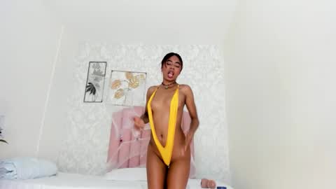 Snapshot of emy_barnert chatting on 10/17/25, 12:41 Mili online show from 10/17/25, 12:41