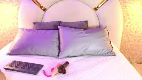 Emy  online show from 04/15/26, 11:39